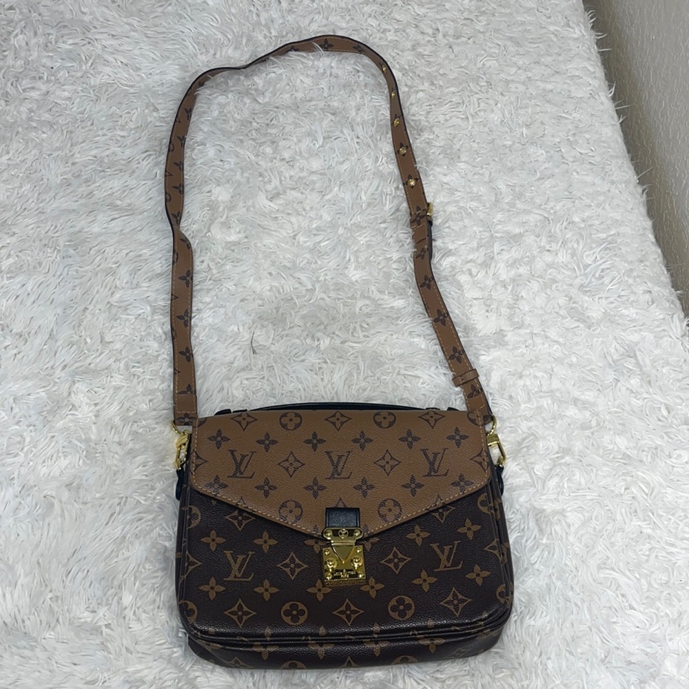 LV pochette Métis